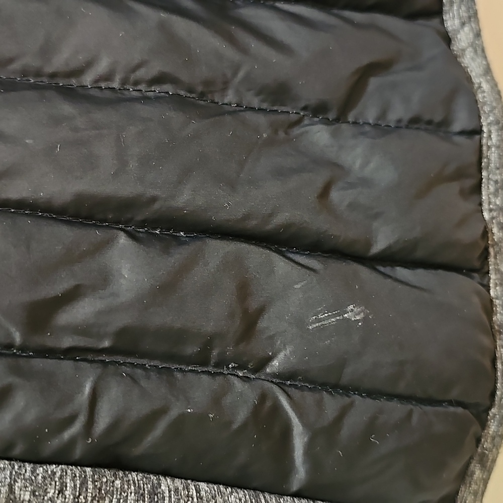 220. Lululemon Run: Turn Around Vest - Picture 12 of 12